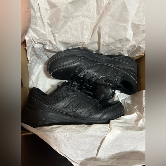 🔥Like New - New balance Black 928v3 walking shoes- W size 5.5/ kids 5.5 - Picture 3 of 16